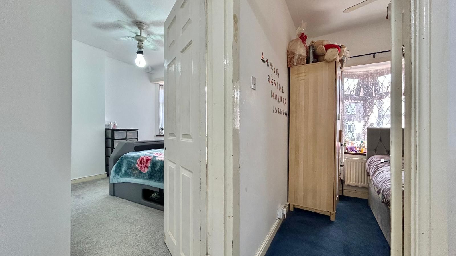3 bedroom semi-detached house Sold in Coventry - Photograph 15.