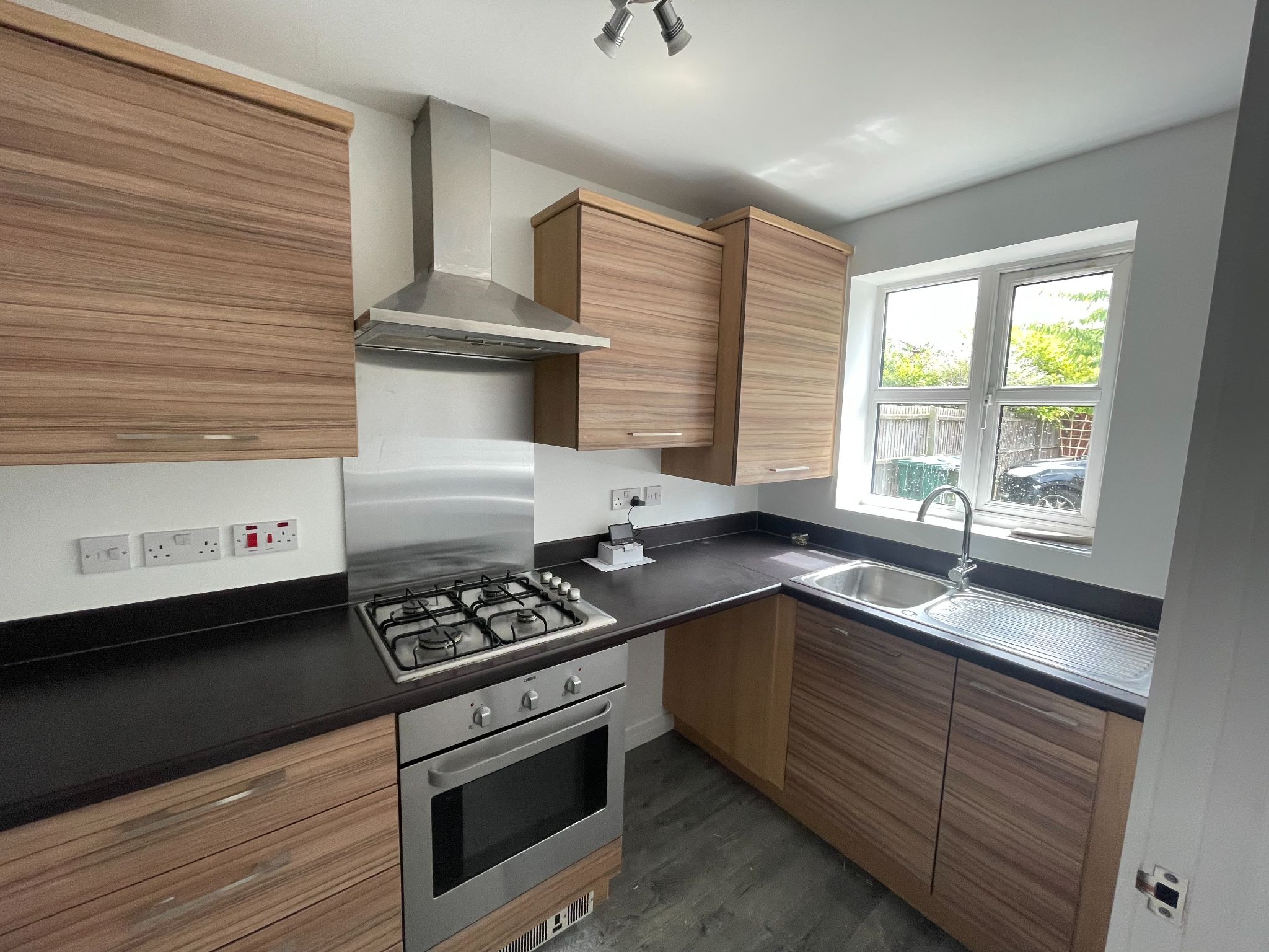 2 bedroom end terraced house Let in Coventry - Photograph 1.