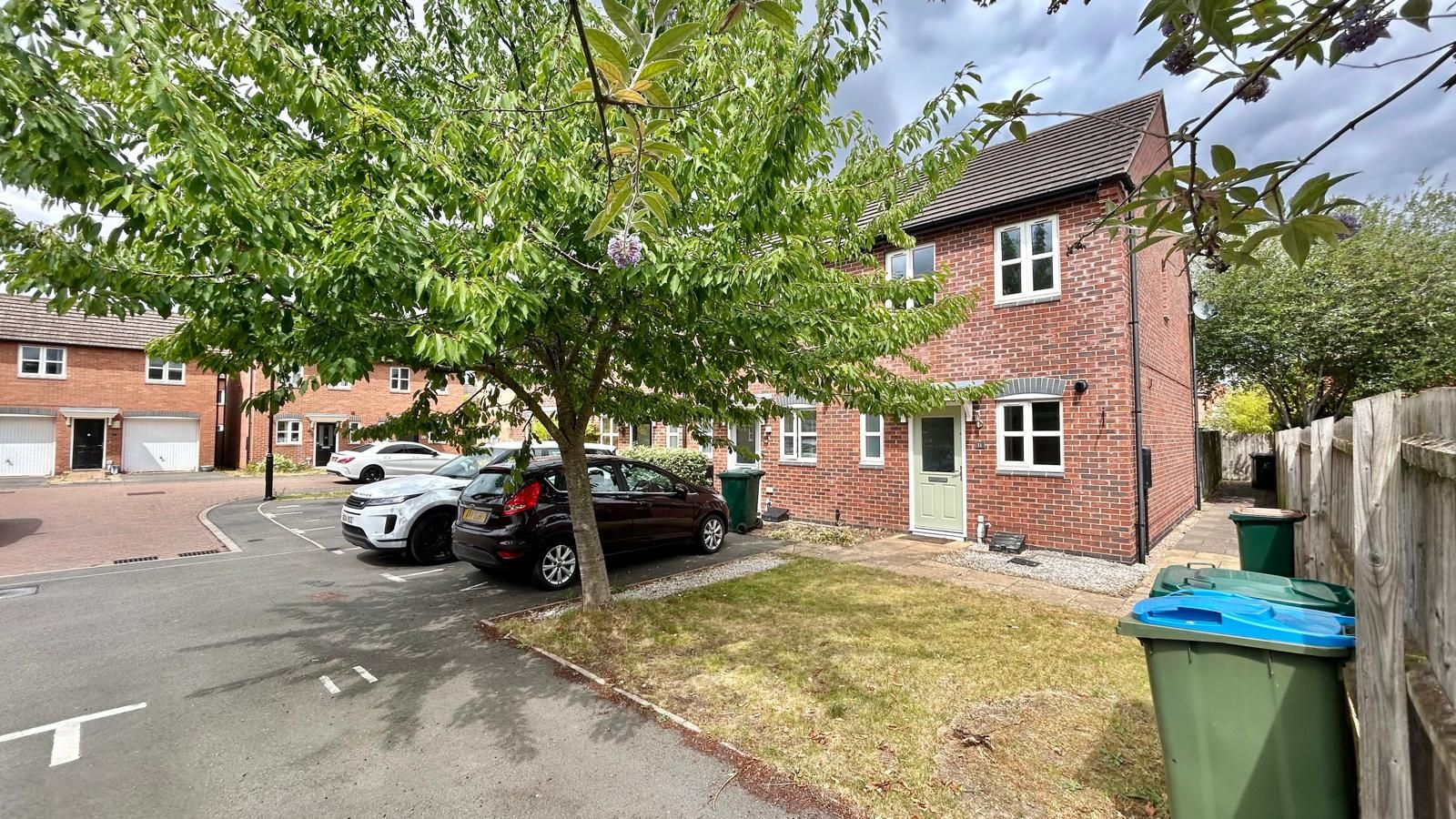 2 bedroom end terraced house Let in Coventry - Photograph 1.