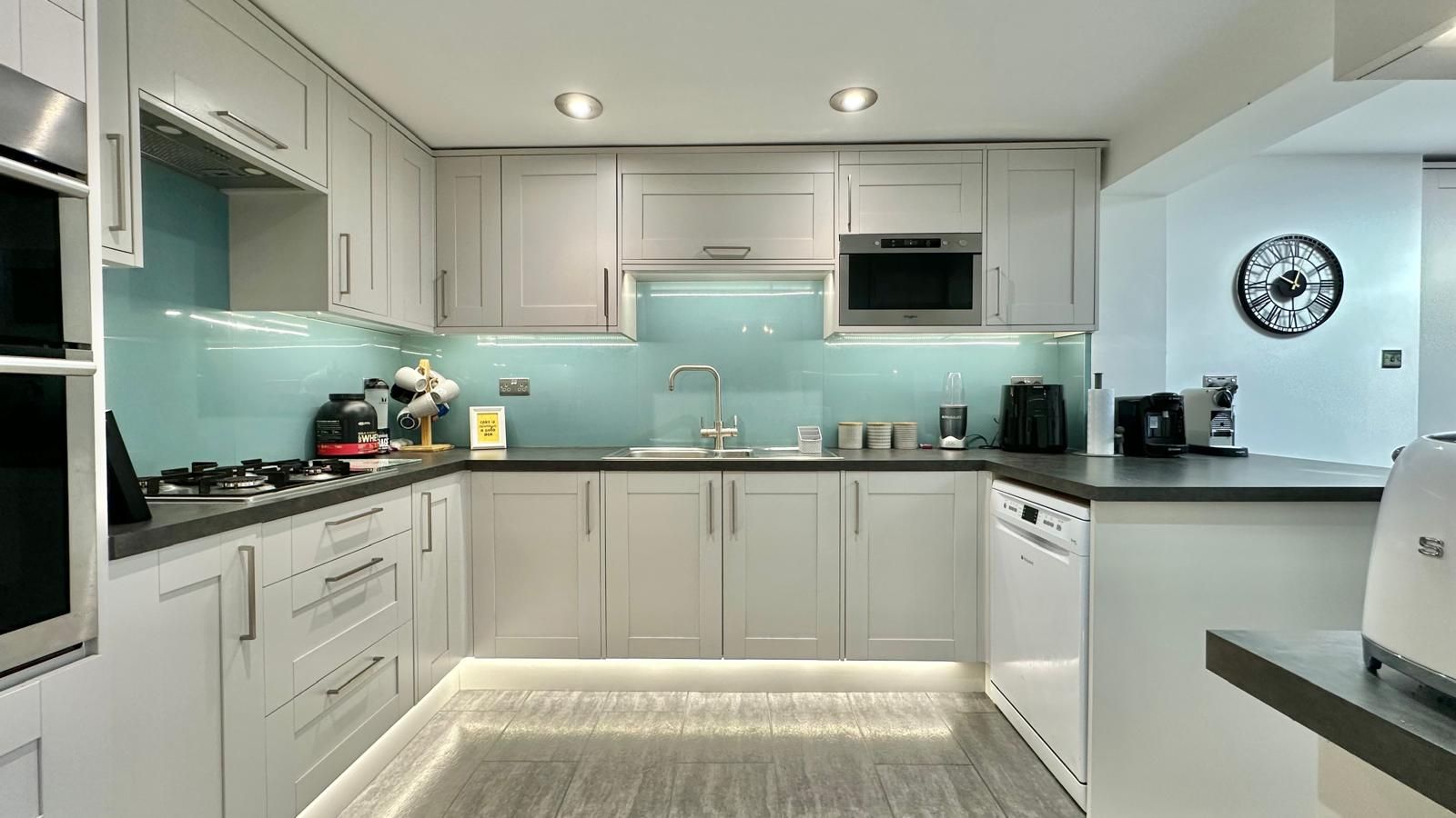 4 bedroom mid terraced house Sold in Coventry - Photograph 5.