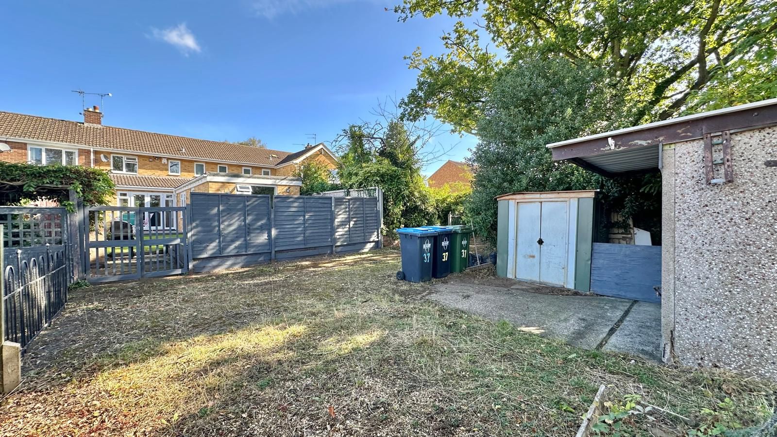 4 bedroom mid terraced house Sold in Coventry - Photograph 25.
