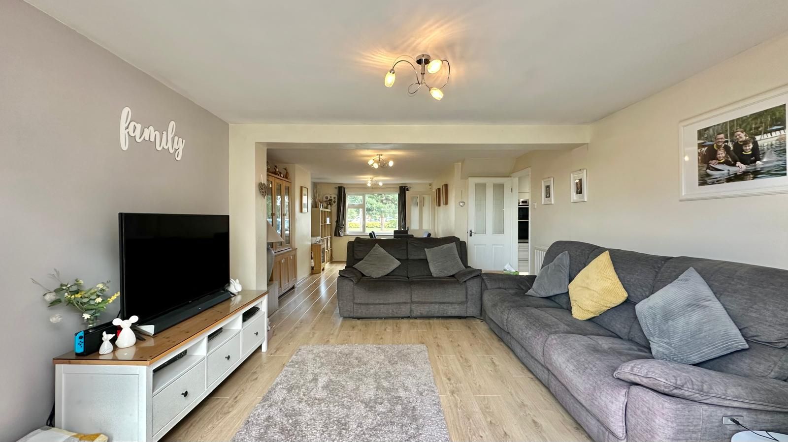 4 bedroom mid terraced house Sold in Coventry - Photograph 9.