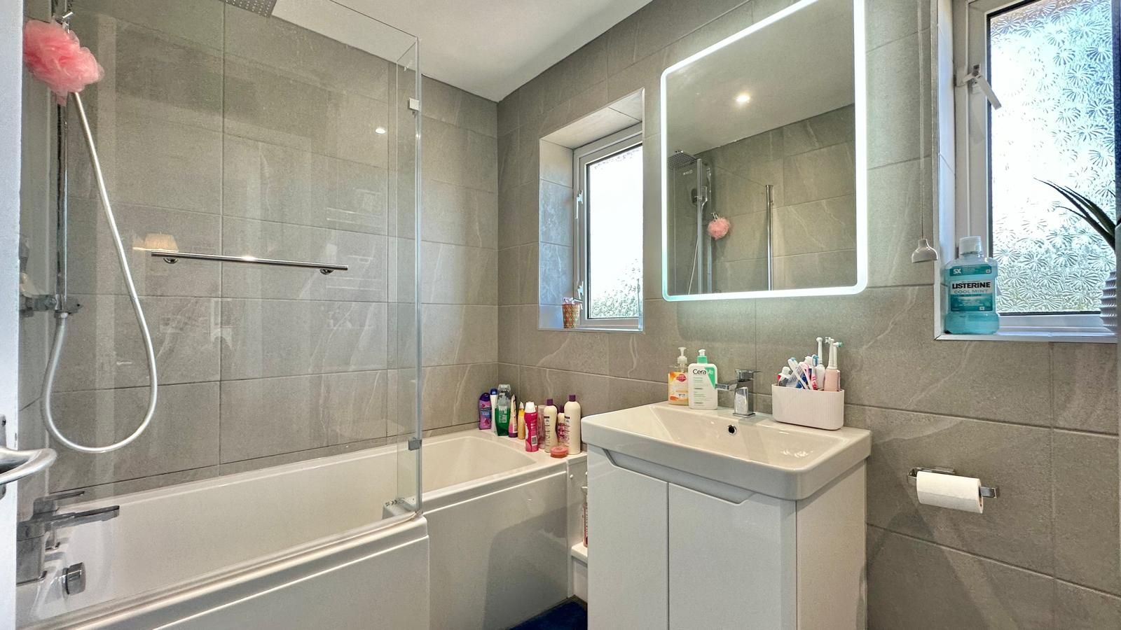 4 bedroom mid terraced house Sold in Coventry - Photograph 21.