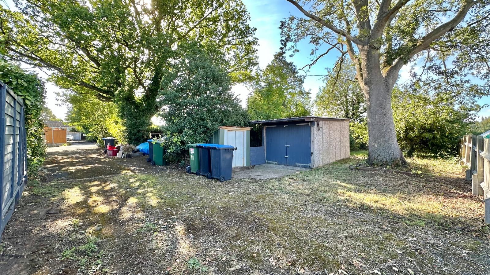 4 bedroom mid terraced house Sold in Coventry - Photograph 24.