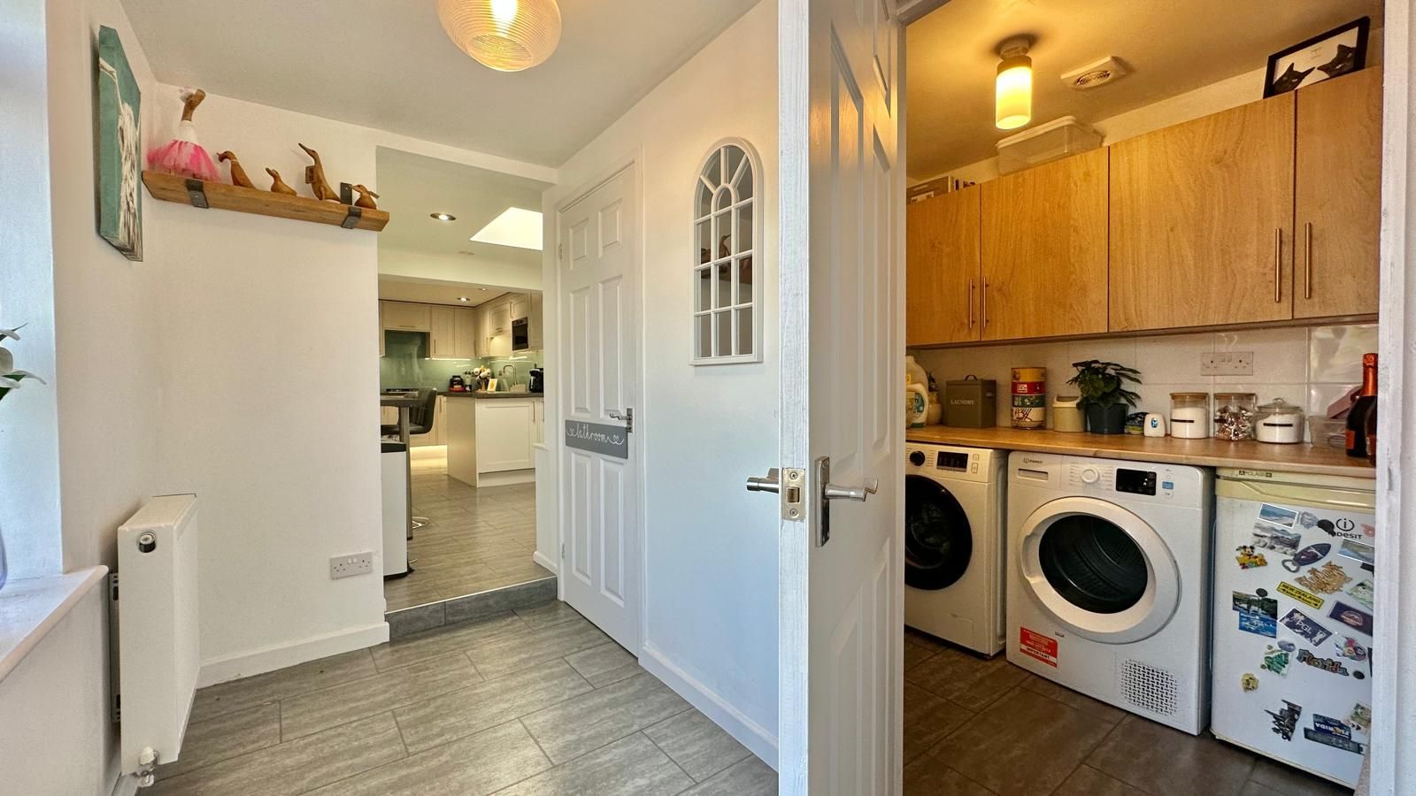 4 bedroom mid terraced house Sold in Coventry - Photograph 11.