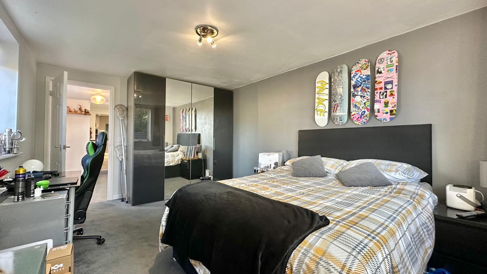 4 bedroom mid terraced house Sold in Coventry - Photograph 14.