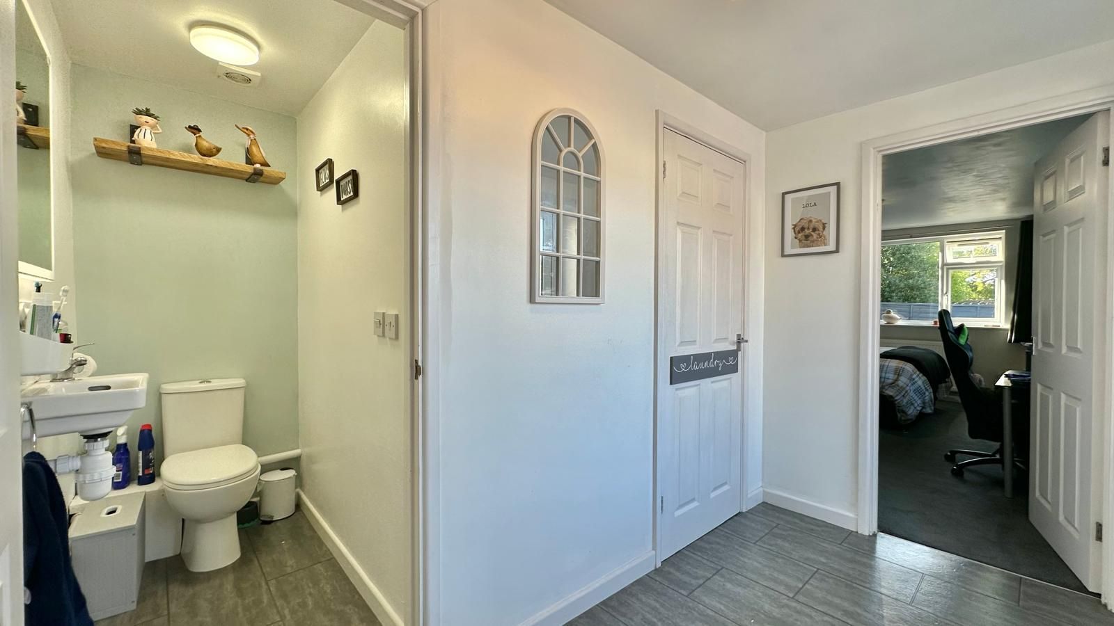 4 bedroom mid terraced house Sold in Coventry - Photograph 12.