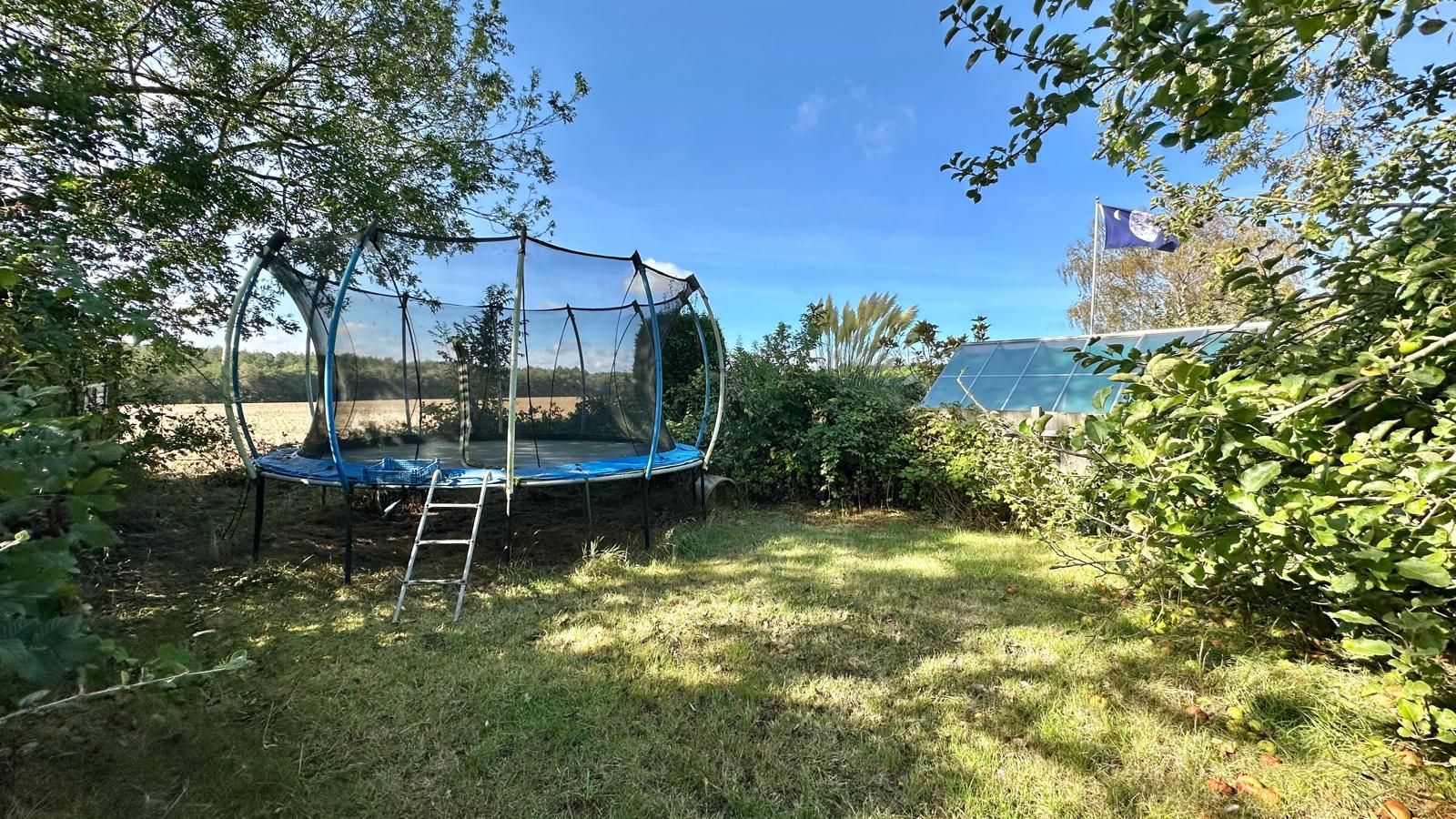 4 bedroom mid terraced house Sold in Coventry - Photograph 26.