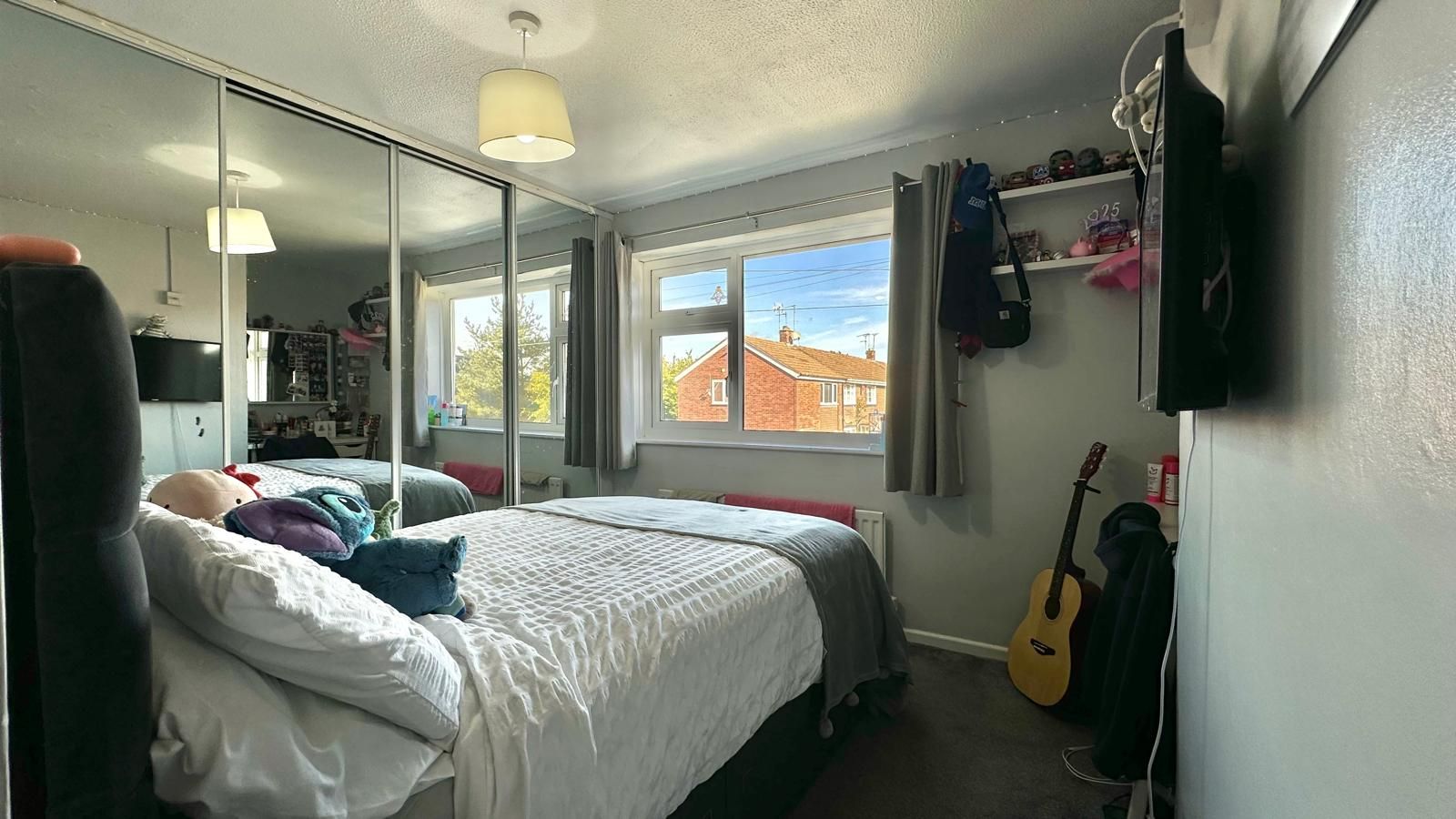 4 bedroom mid terraced house Sold in Coventry - Photograph 18.