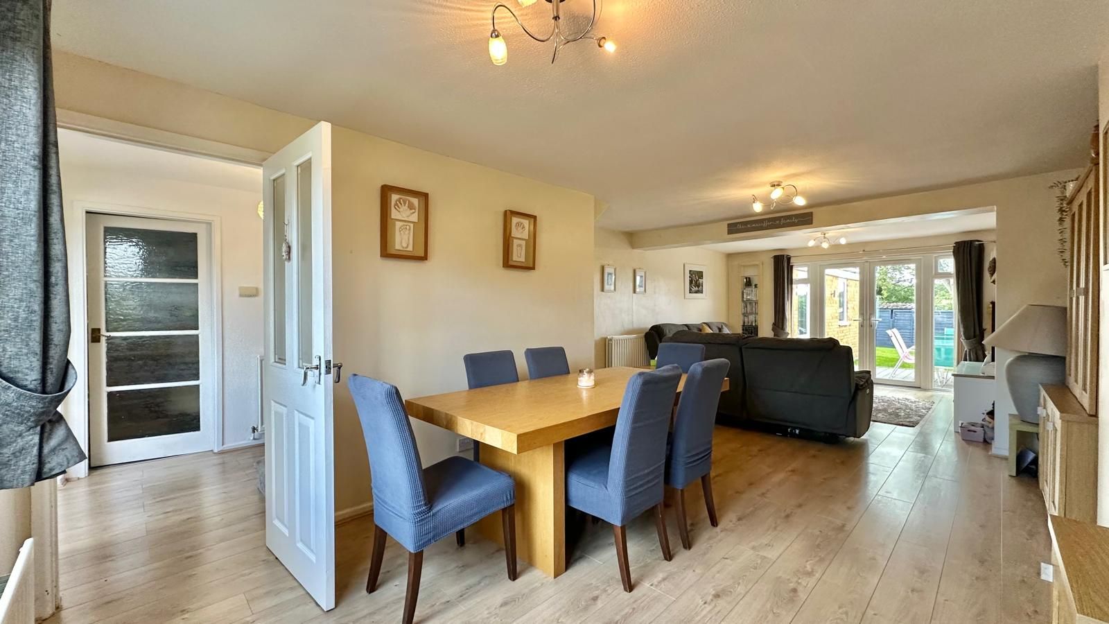 4 bedroom mid terraced house Sold in Coventry - Photograph 4.