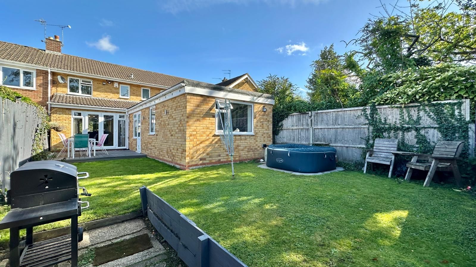 4 bedroom mid terraced house Sold in Coventry - Photograph 2.