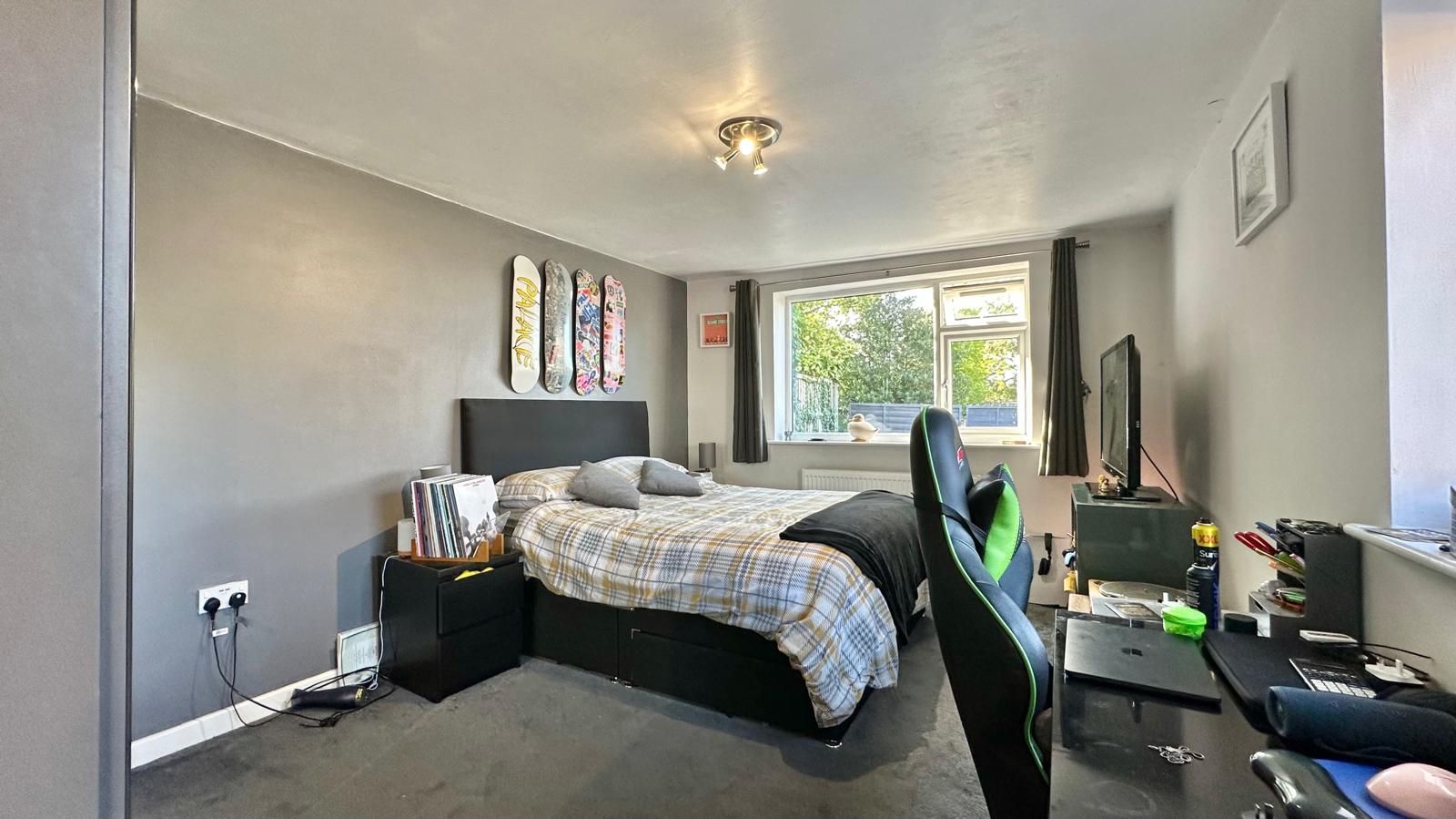 4 bedroom mid terraced house Sold in Coventry - Photograph 13.