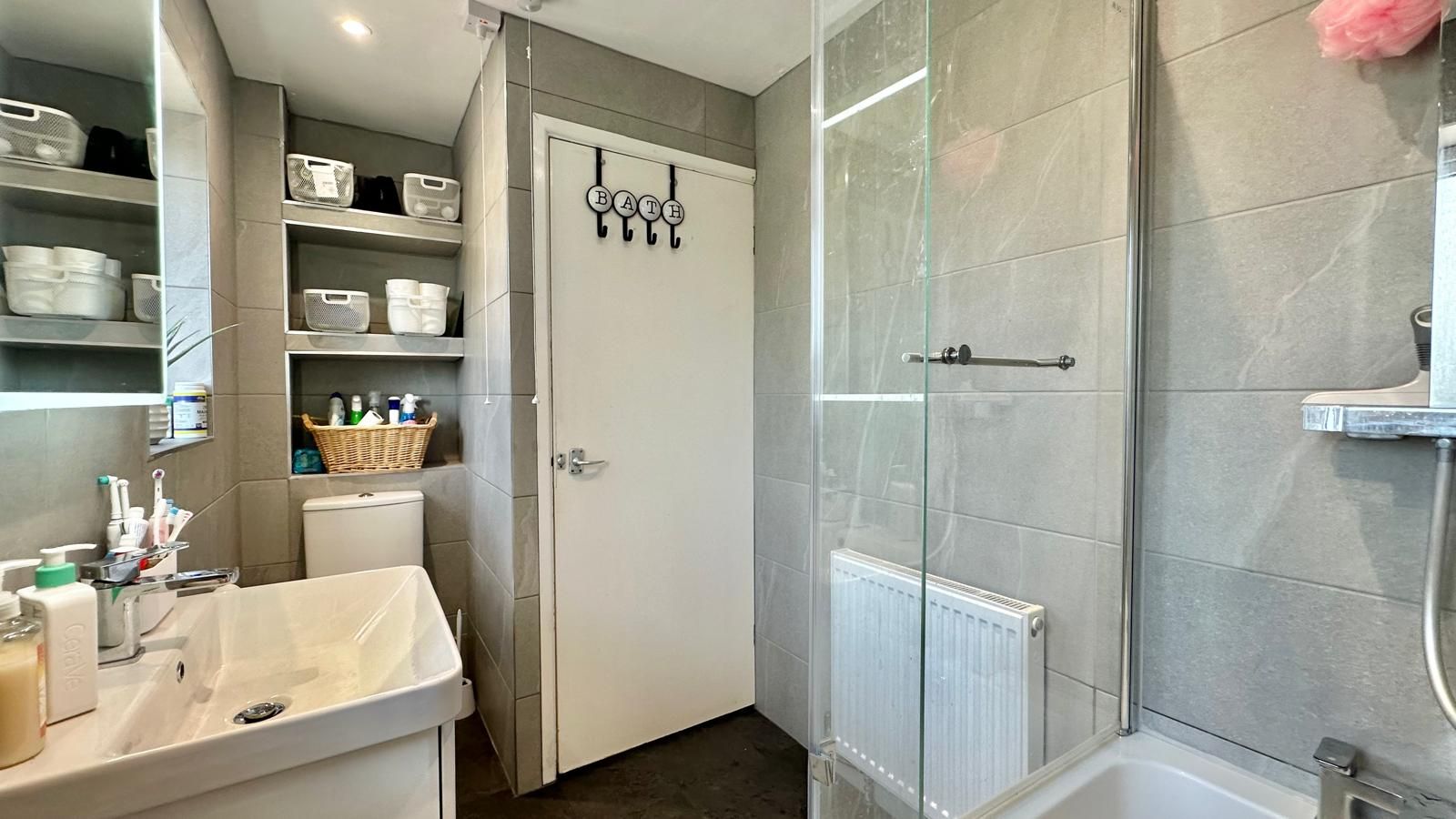 4 bedroom mid terraced house Sold in Coventry - Photograph 22.