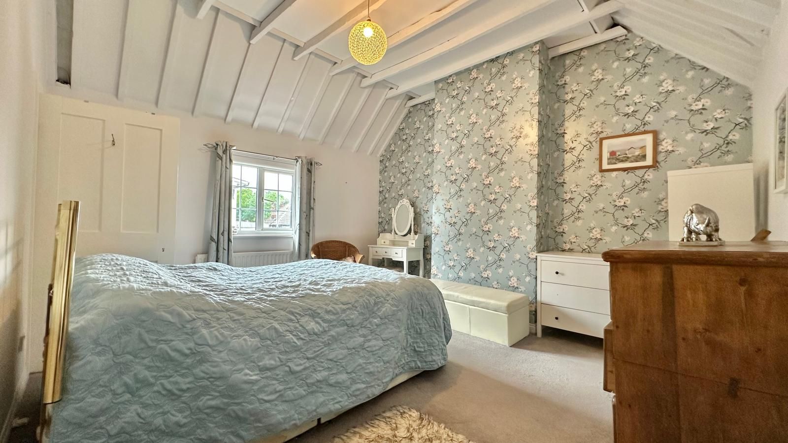4 bedroom cottage house Sold in Coventry - Photograph 15.