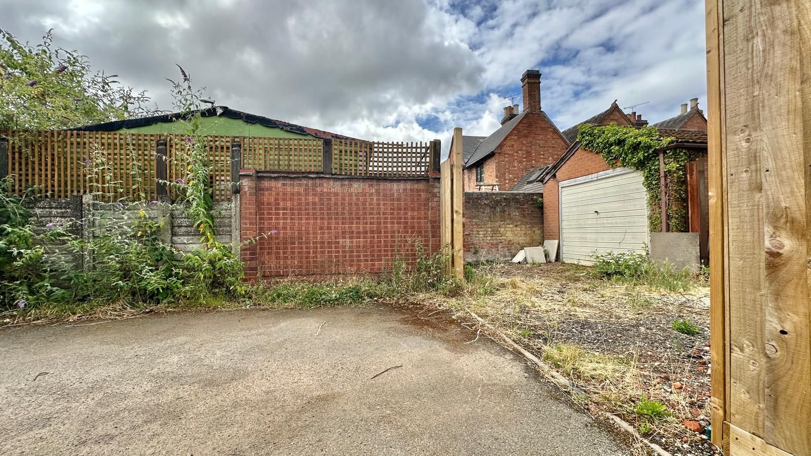 4 bedroom cottage house Sold in Coventry - Photograph 26.
