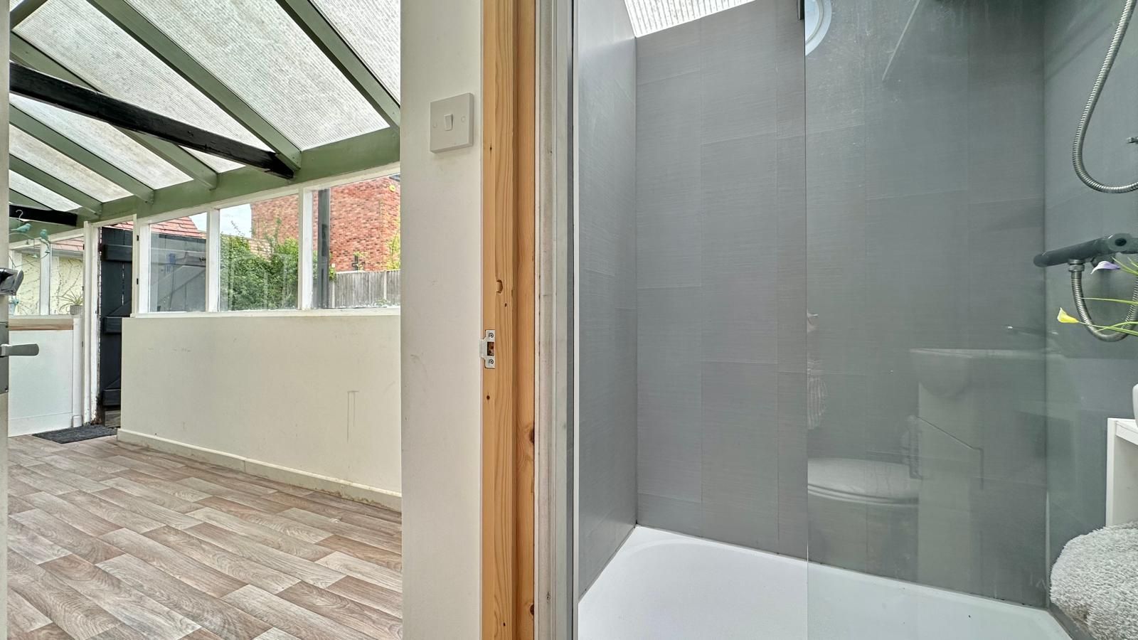 4 bedroom cottage house Sold in Coventry - Photograph 11.