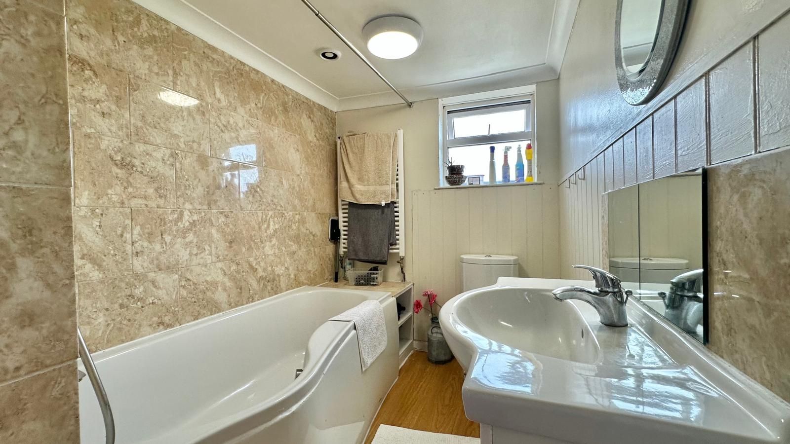 4 bedroom cottage house Sold in Coventry - Photograph 19.