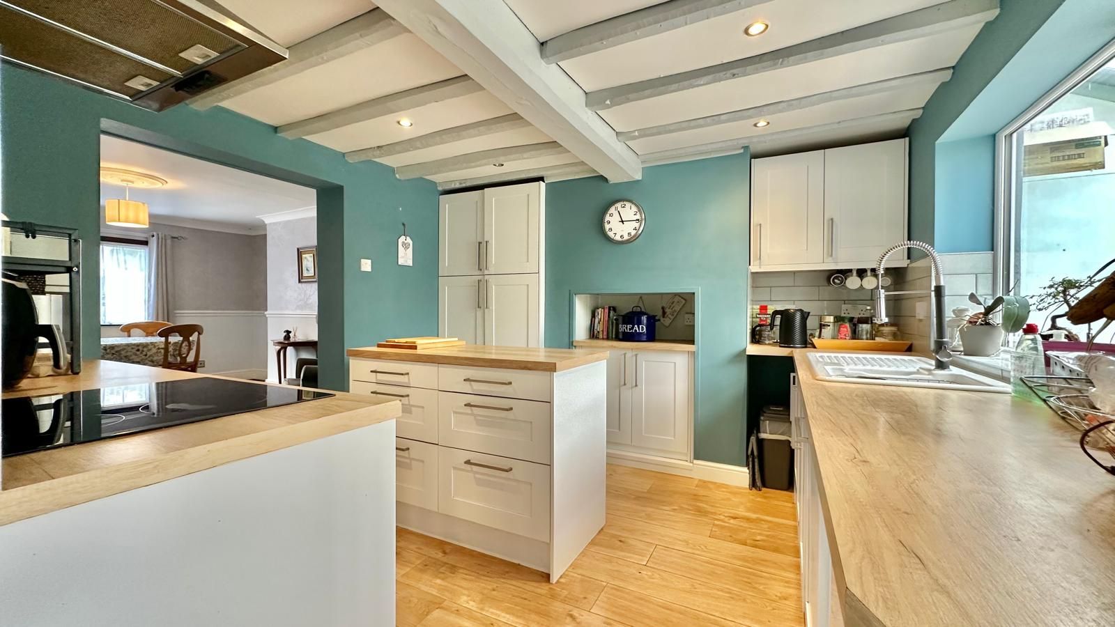 4 bedroom cottage house Sold in Coventry - Photograph 4.