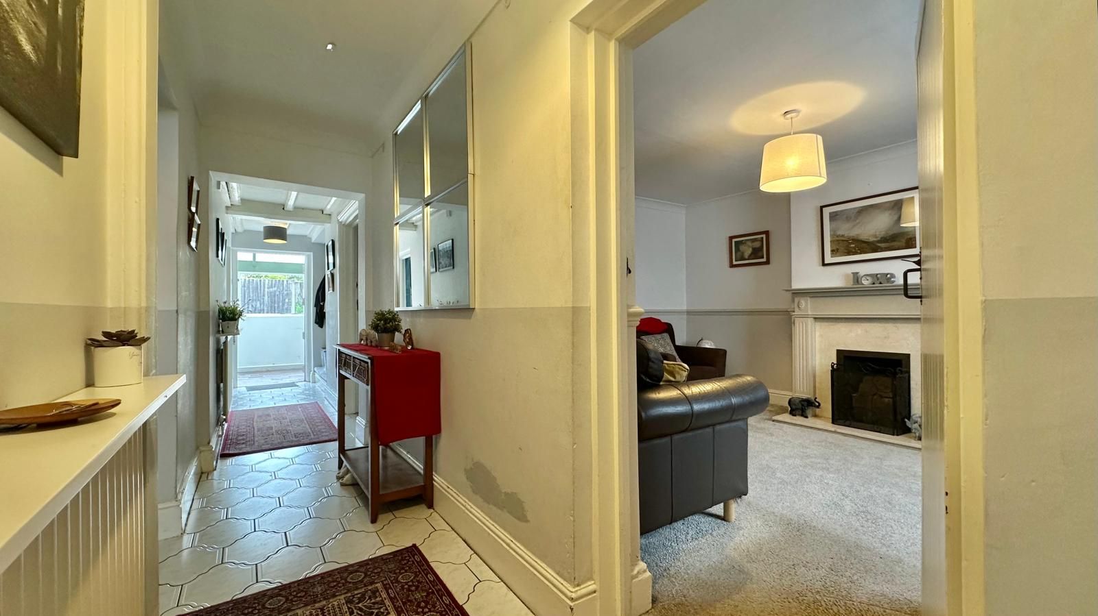 4 bedroom cottage house Sold in Coventry - Photograph 14.