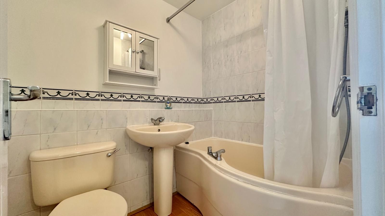 3 bedroom end terraced house Sold in Coventry - Photograph 17.