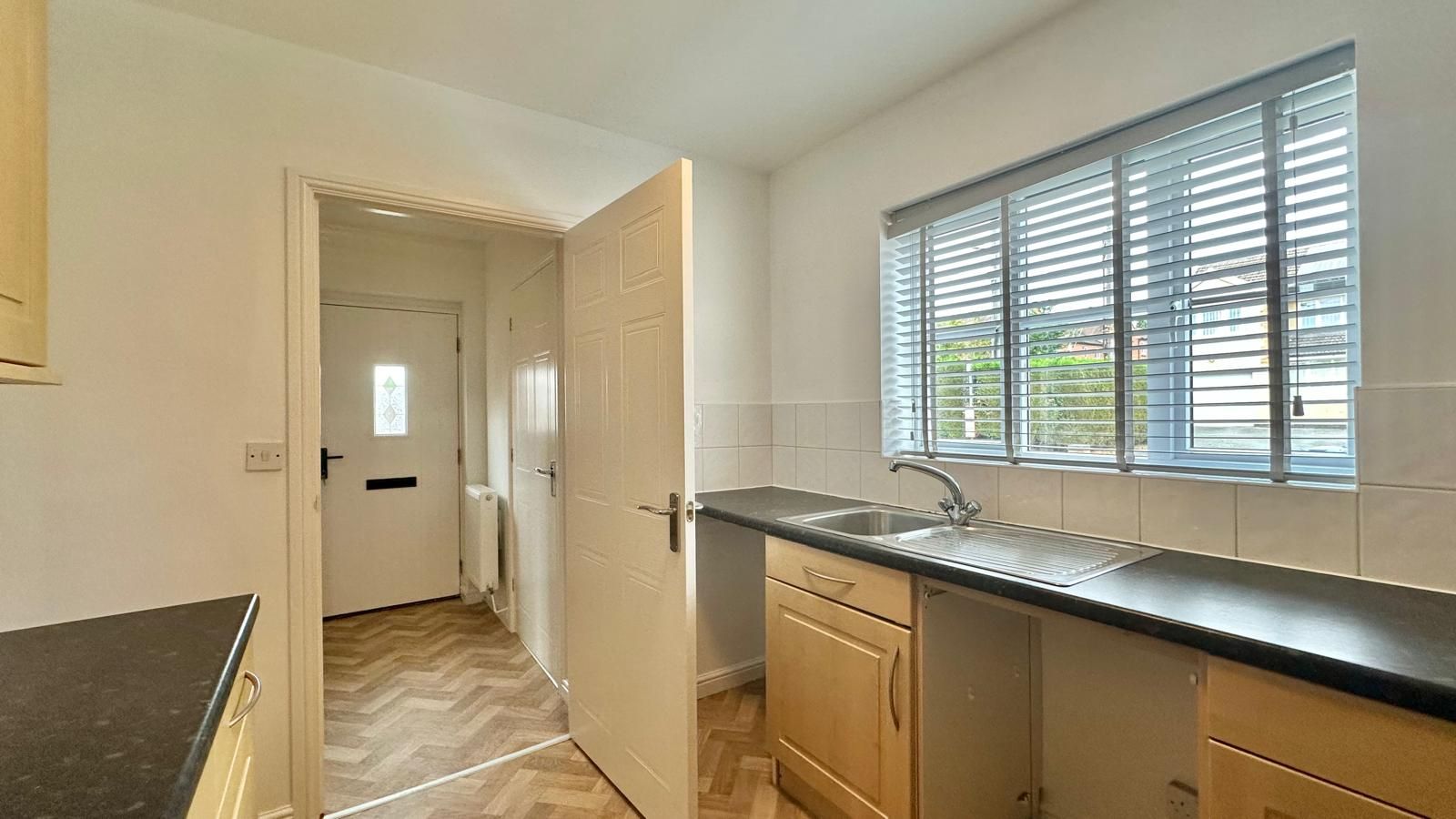 3 bedroom end terraced house Sold in Coventry - Photograph 13.
