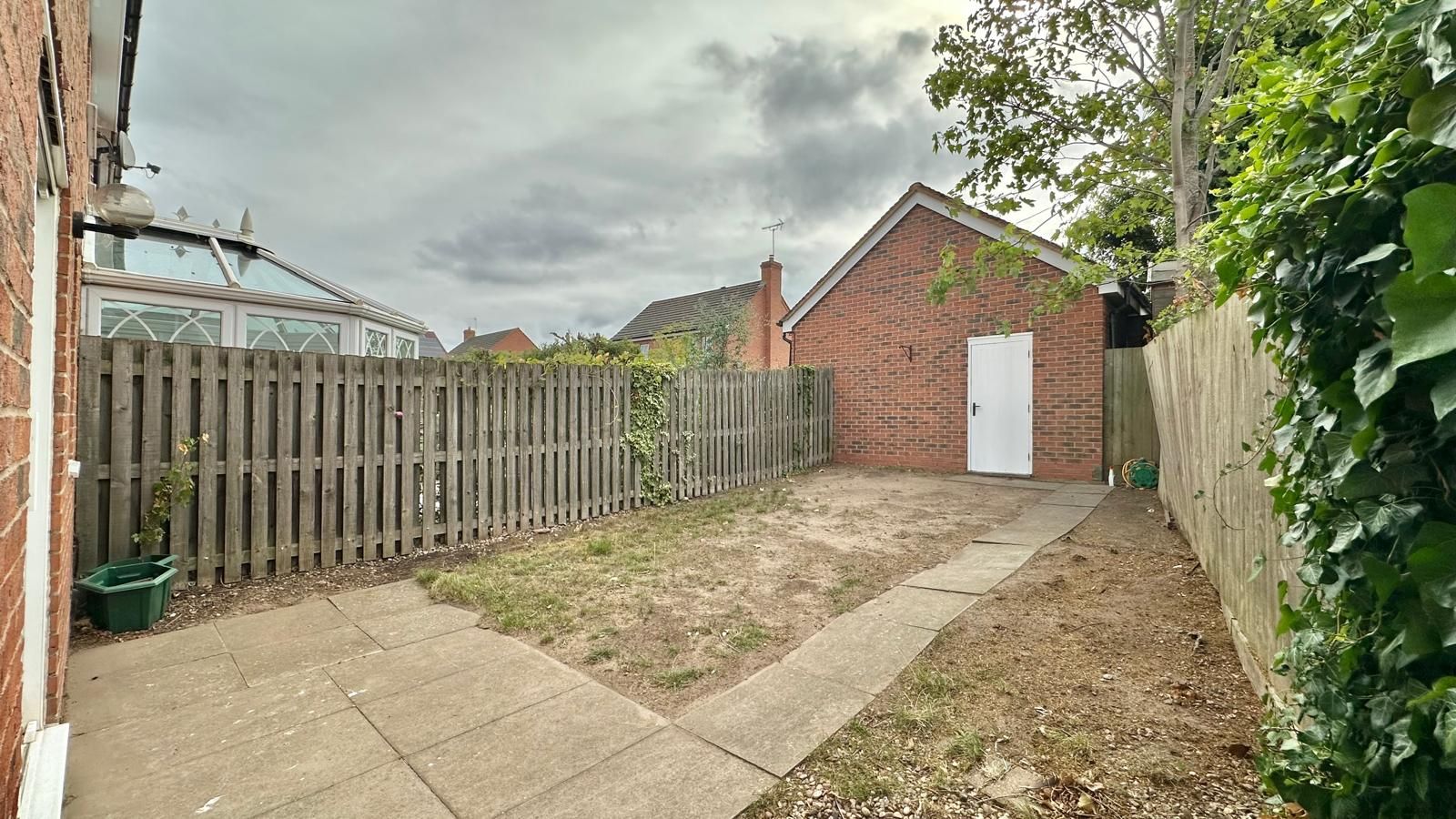 3 bedroom end terraced house Sold in Coventry - Photograph 9.