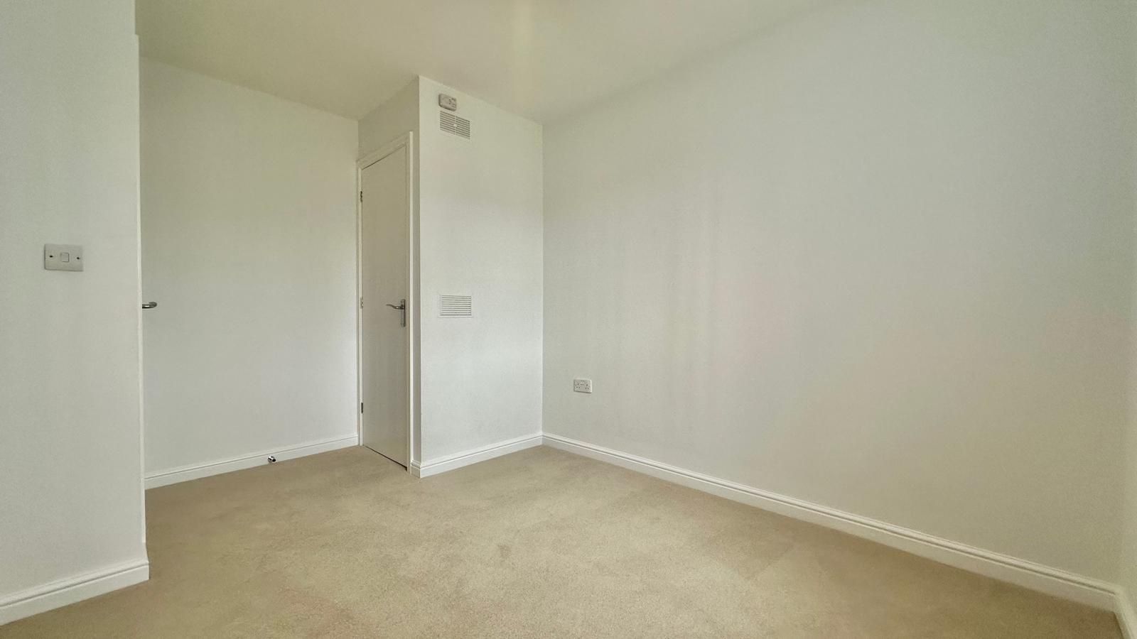 3 bedroom end terraced house Sold in Coventry - Photograph 14.