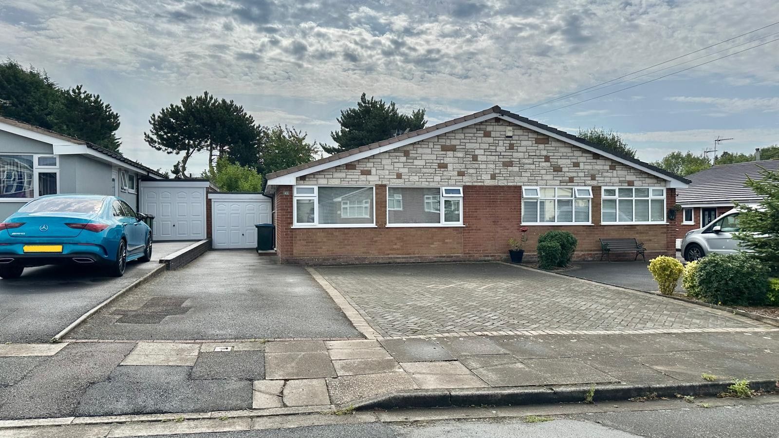 2 bedroom semi-detached bungalow SSTC in Coventry - Photograph 2.
