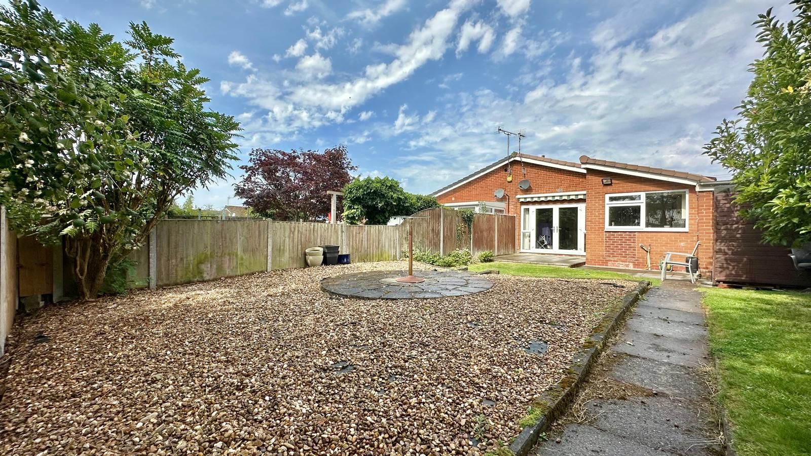 2 bedroom semi-detached bungalow SSTC in Coventry - Photograph 14.