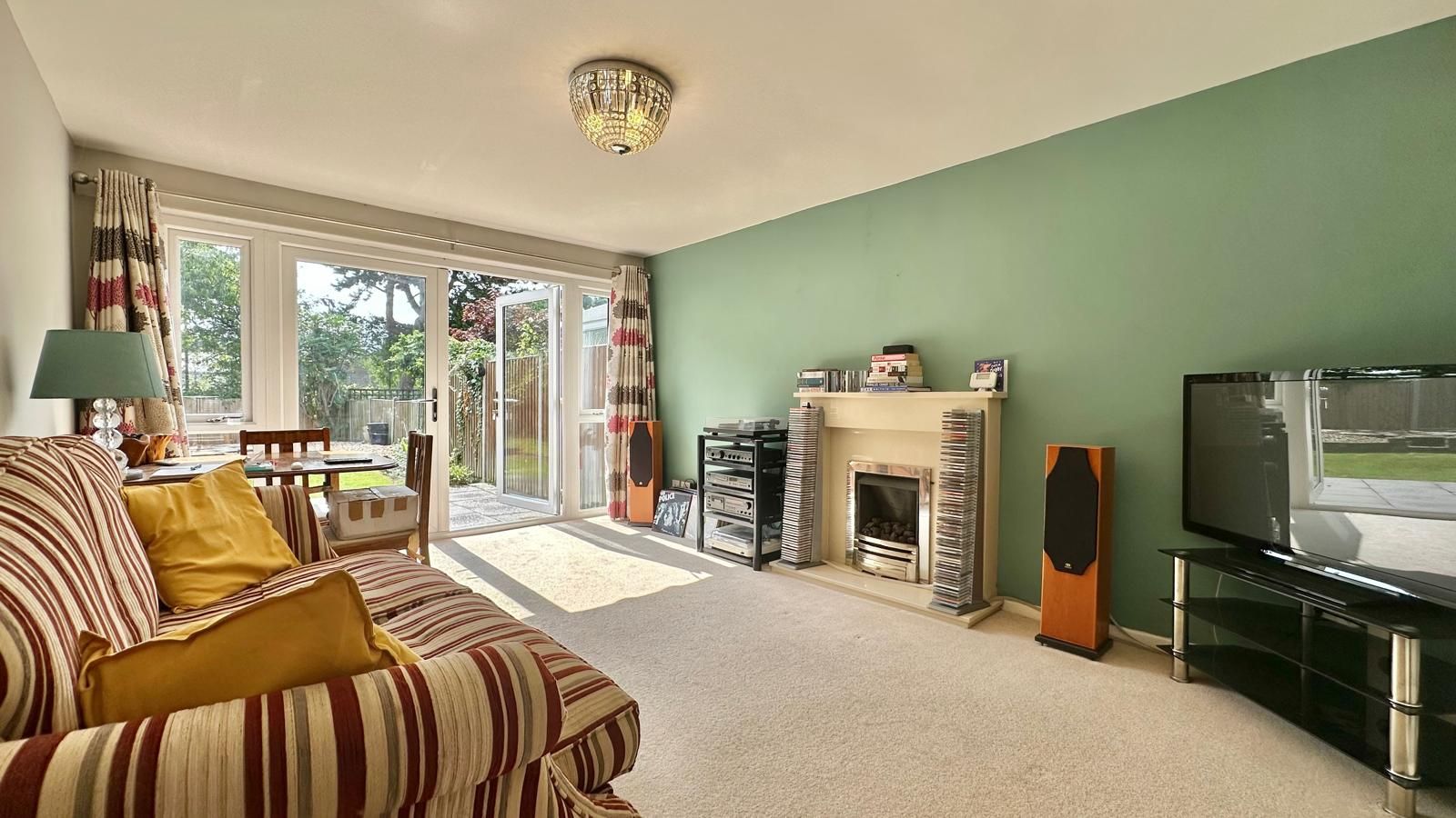 2 bedroom semi-detached bungalow SSTC in Coventry - Photograph 6.