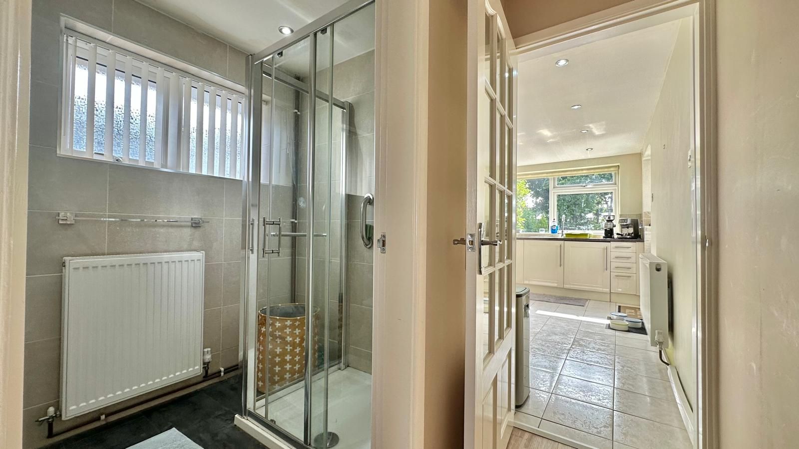 2 bedroom semi-detached bungalow SSTC in Coventry - Photograph 5.