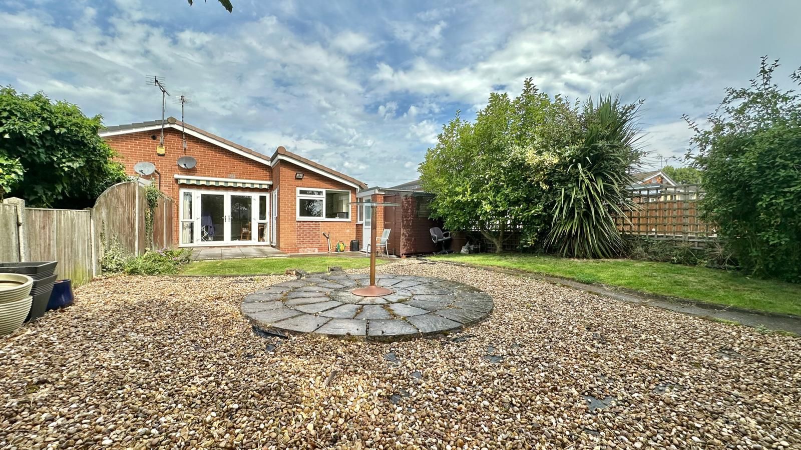 2 bedroom semi-detached bungalow SSTC in Coventry - Photograph 15.