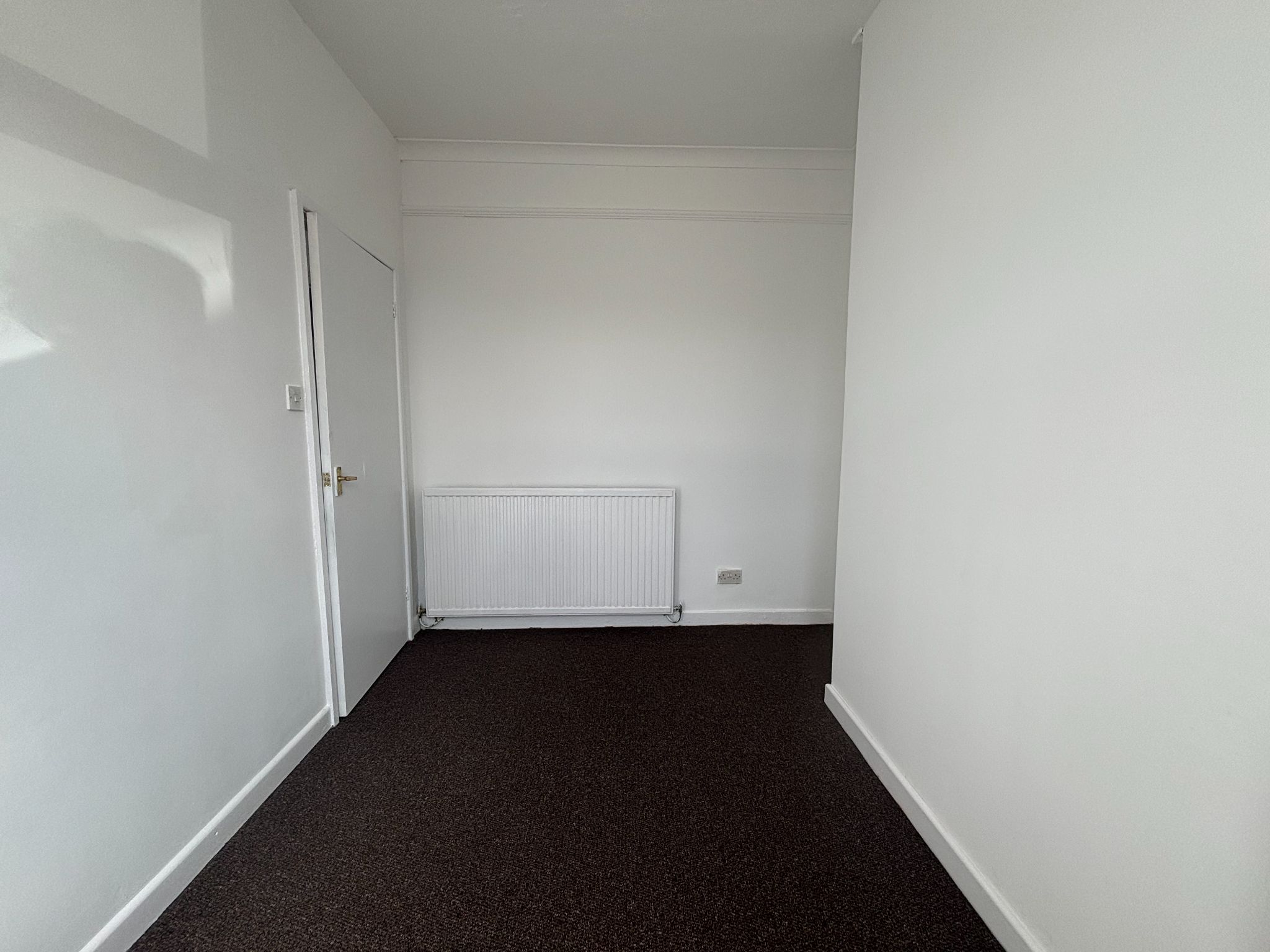 2 bedroom mid terraced house Let in Coventry - Lounge bed 3.