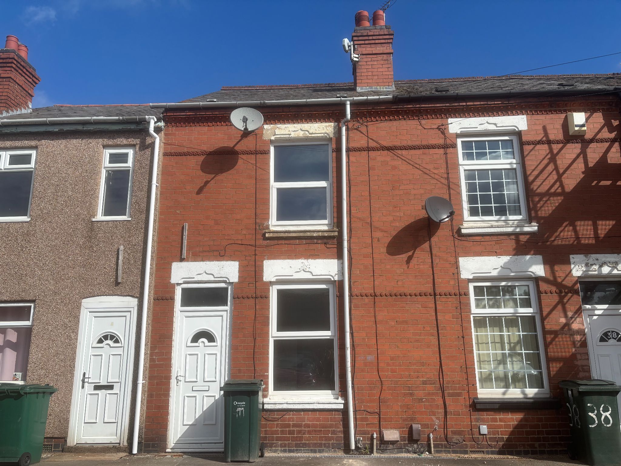 2 bedroom mid terraced house Let in Coventry - Front.