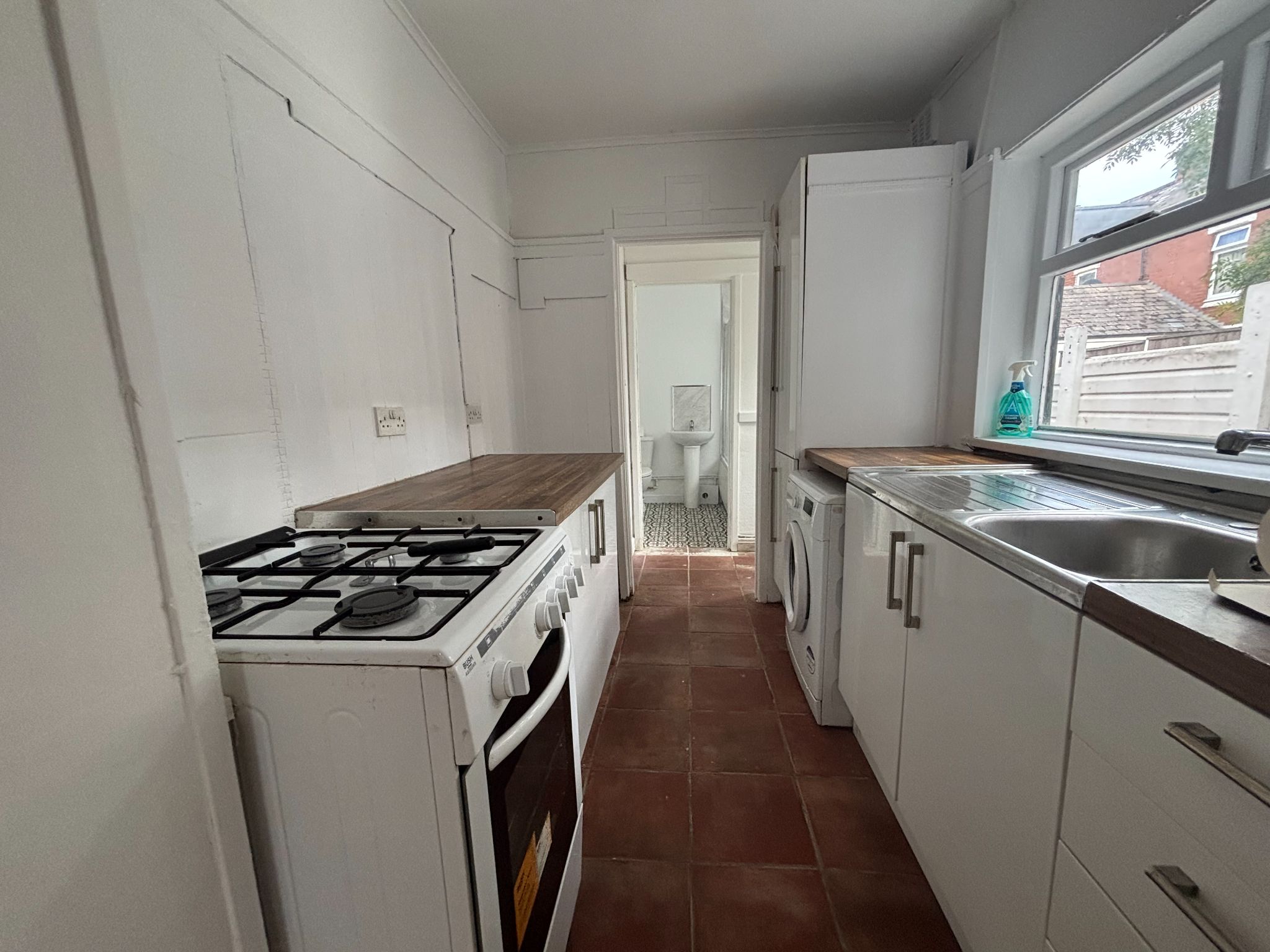 2 bedroom mid terraced house Let in Coventry - Kitchen.