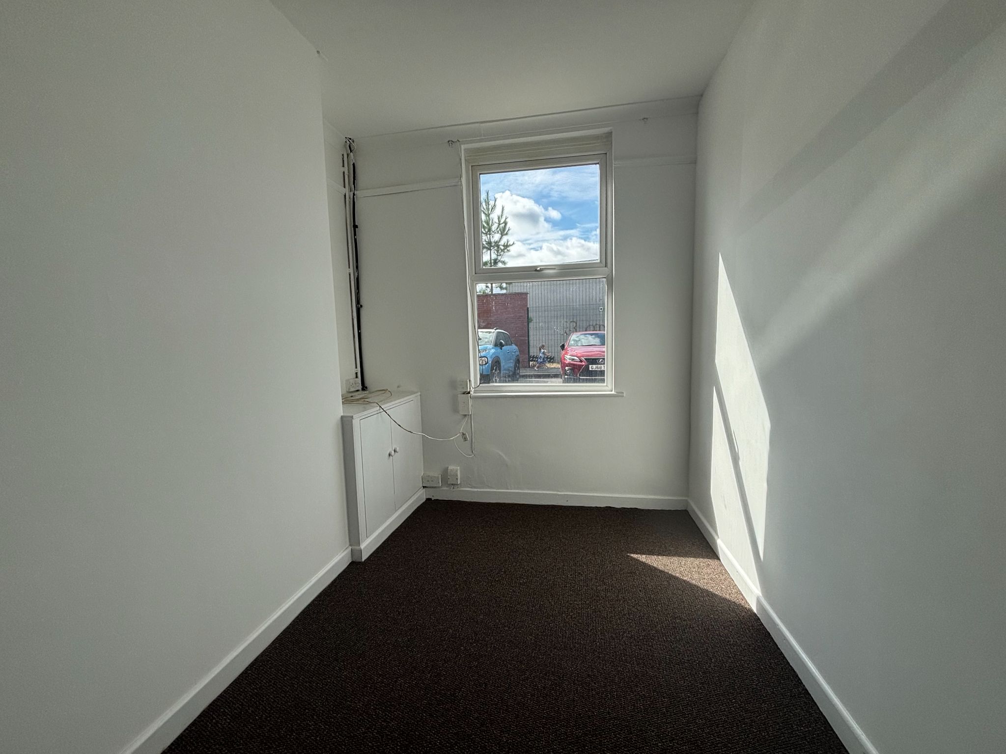2 bedroom mid terraced house Let in Coventry - Lounge/bed 3.