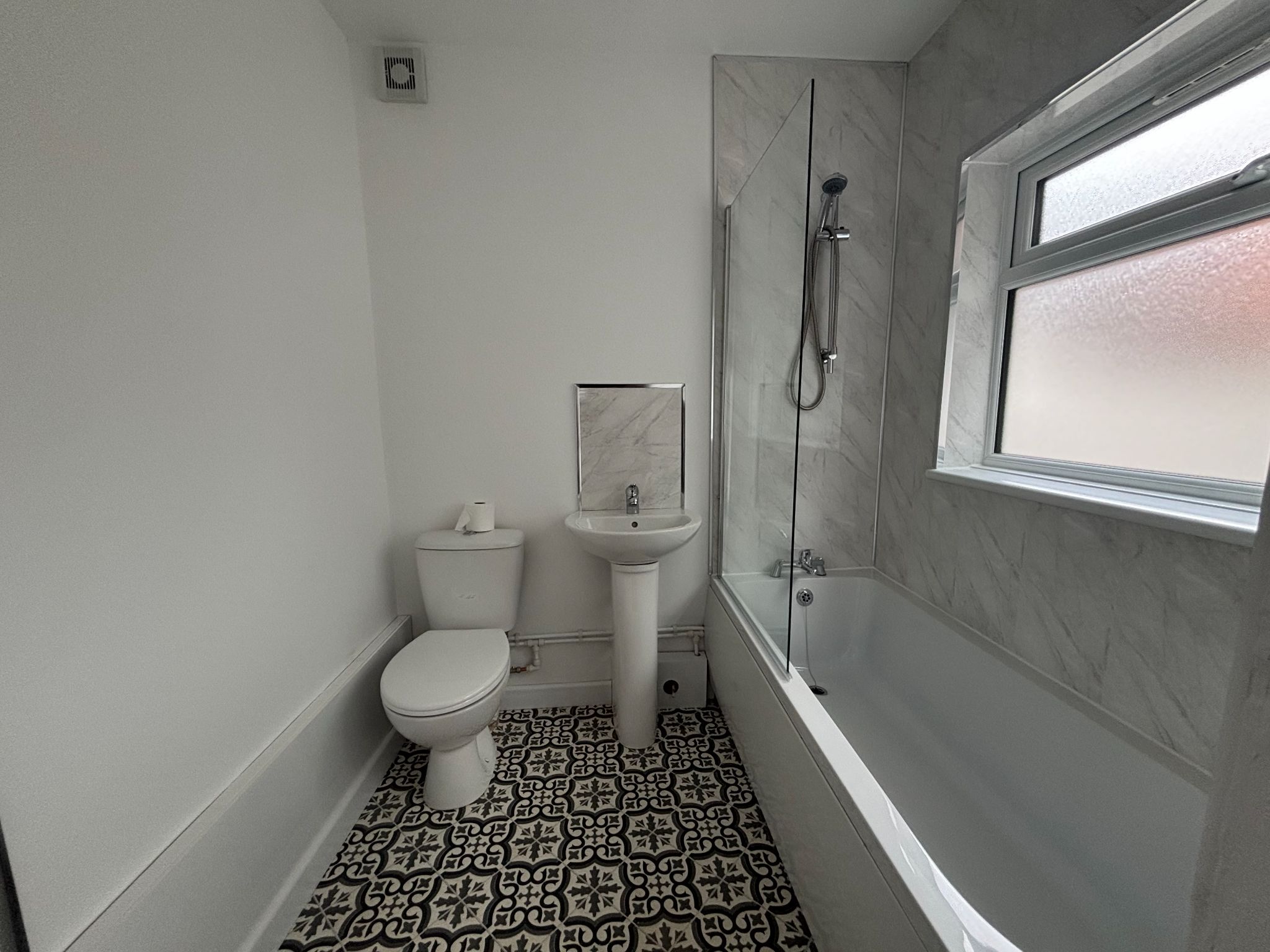 2 bedroom mid terraced house Let in Coventry - bathroom.