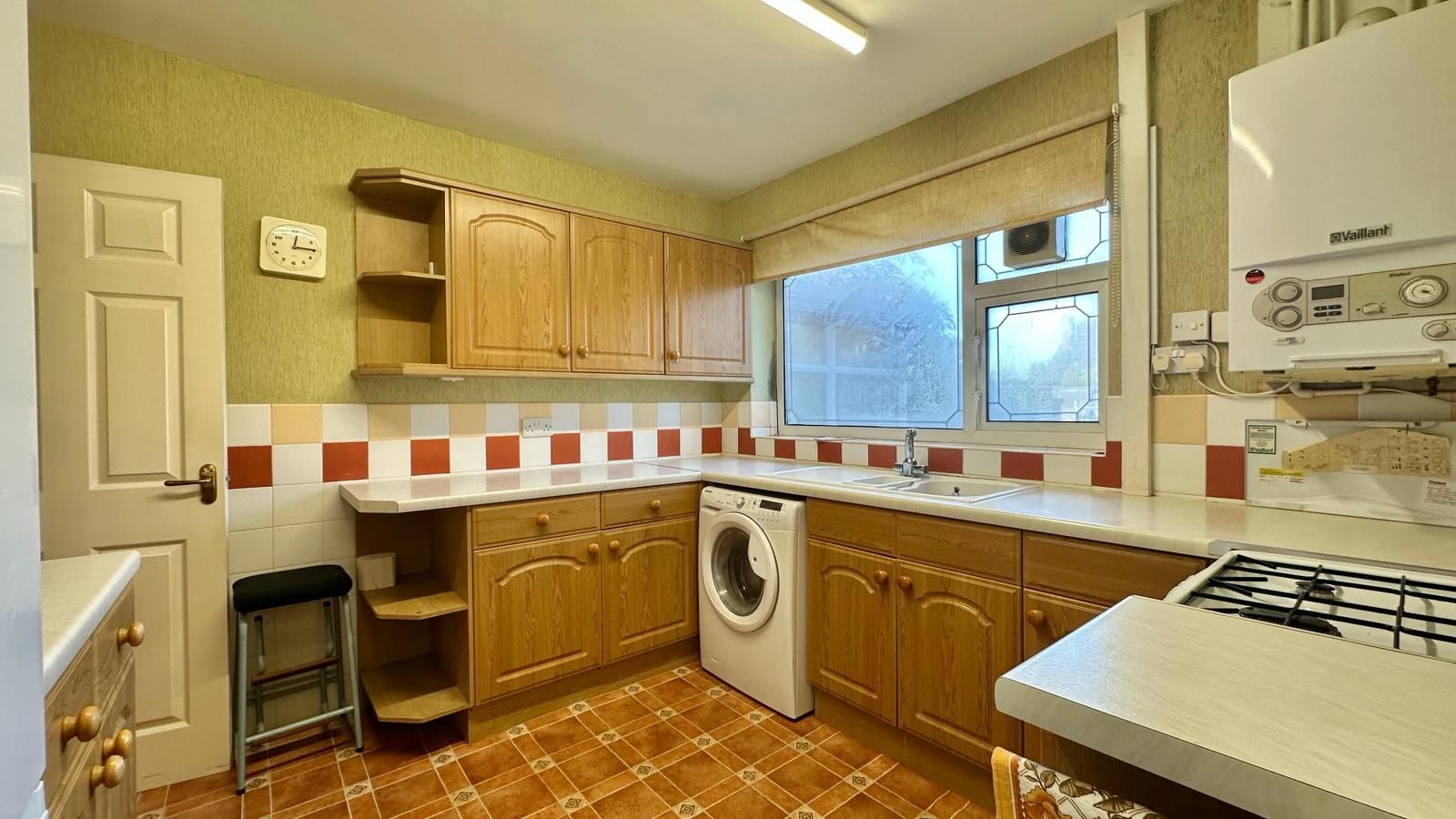 2 bedroom semi-detached bungalow For Sale in Coventry - Photograph 5.