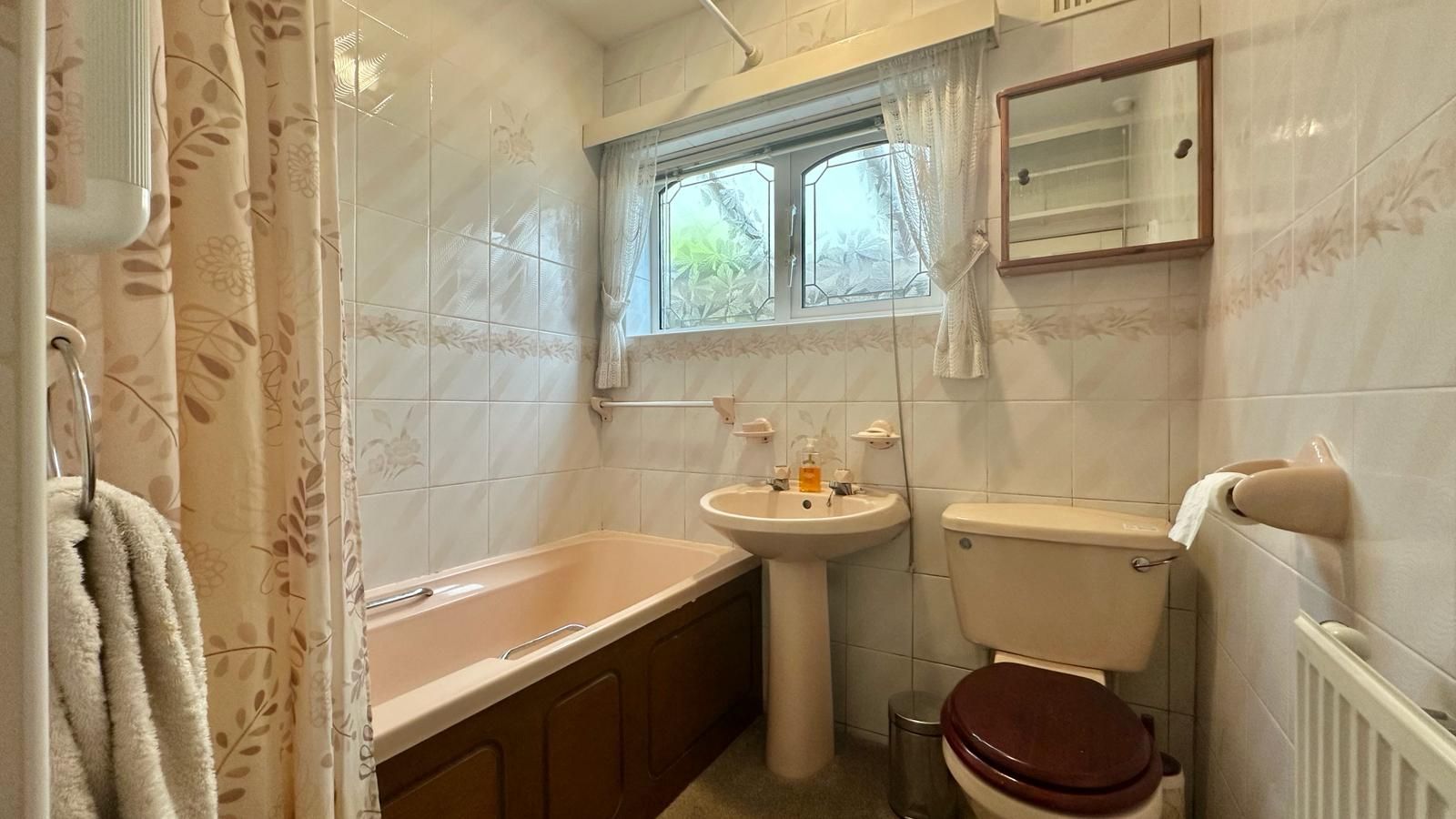 2 bedroom semi-detached bungalow For Sale in Coventry - Photograph 13.