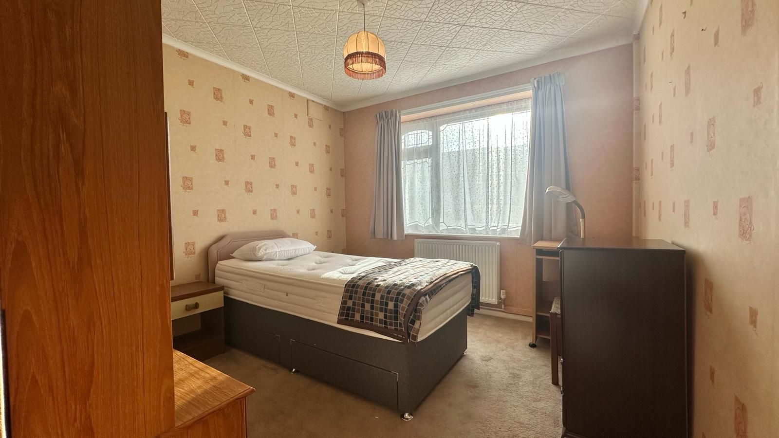 2 bedroom semi-detached bungalow For Sale in Coventry - Photograph 10.