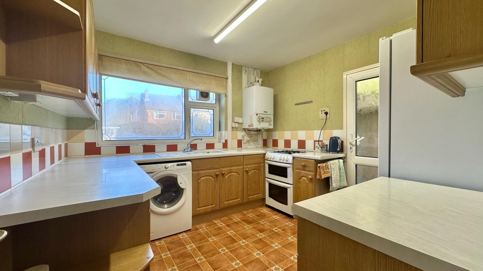 2 bedroom semi-detached bungalow For Sale in Coventry - Photograph 3.