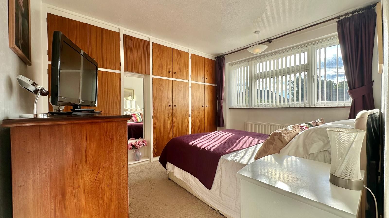 3 bedroom semi-detached house Sold in Coventry - Photograph 14.