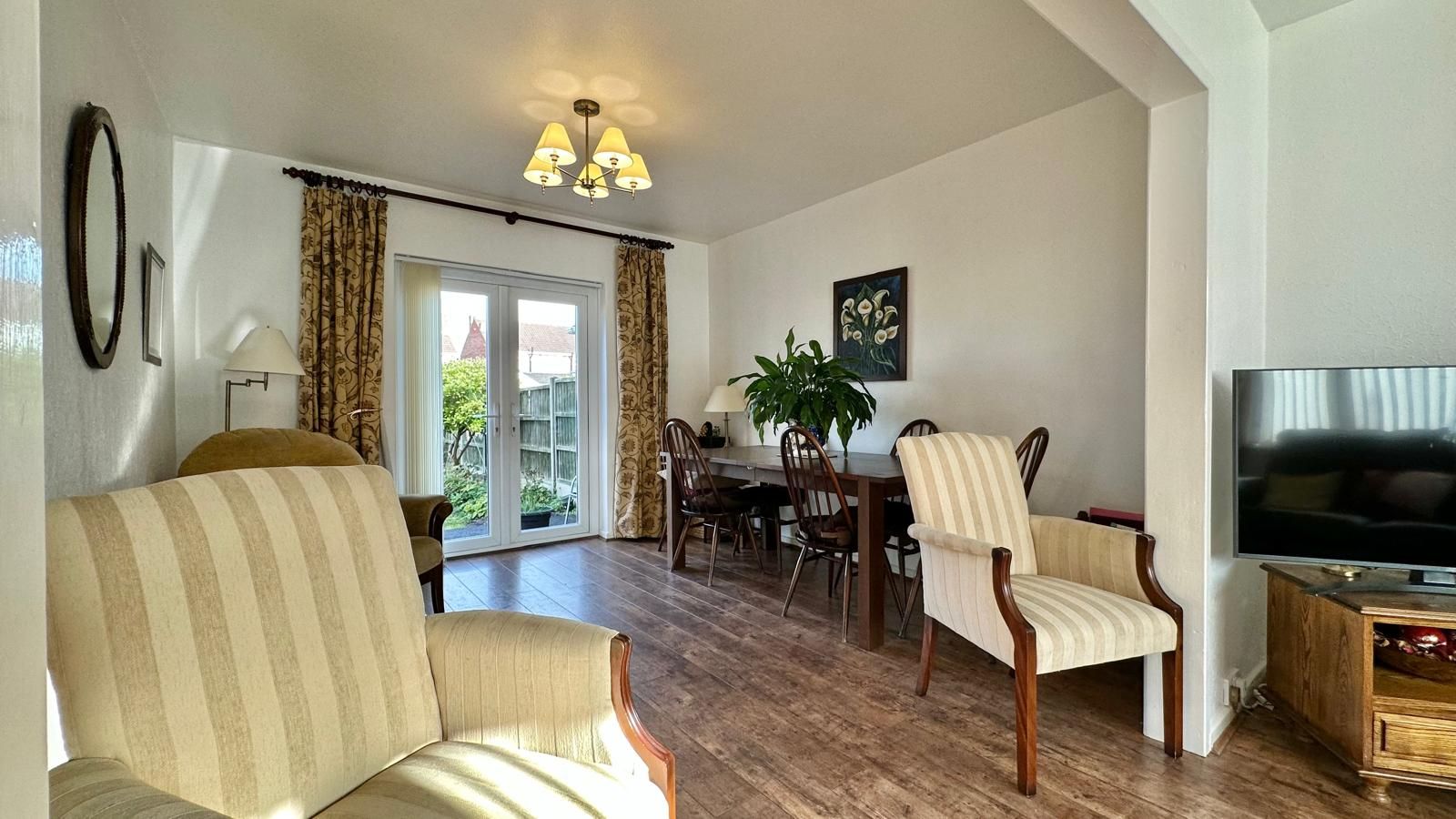 3 bedroom semi-detached house Sold in Coventry - Photograph 7.