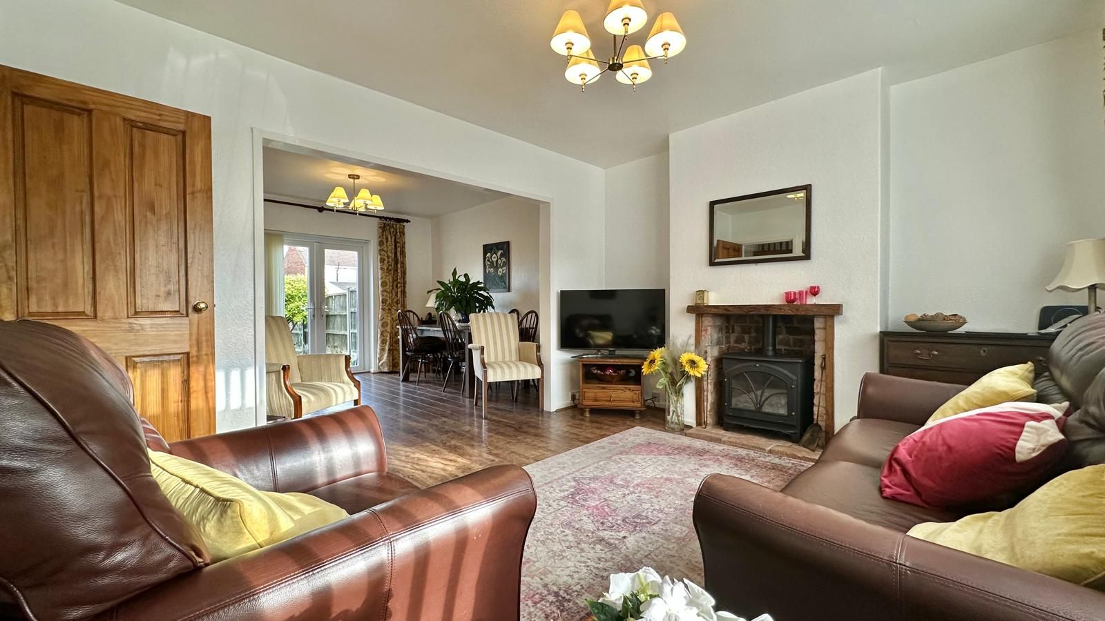 3 bedroom semi-detached house Sold in Coventry - Photograph 3.