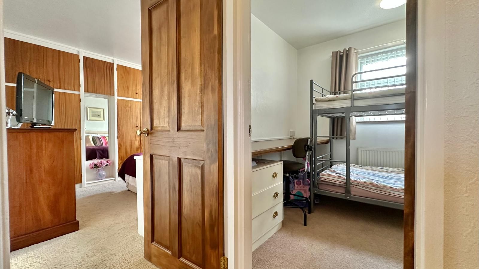 3 bedroom semi-detached house Sold in Coventry - Photograph 18.