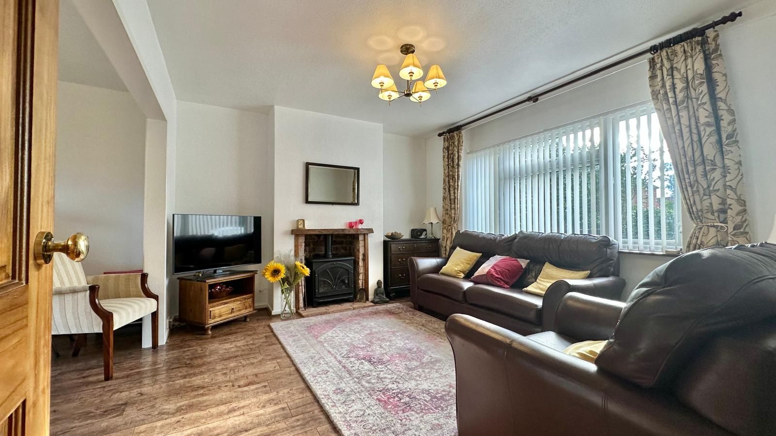 3 bedroom semi-detached house Sold in Coventry - Photograph 4.