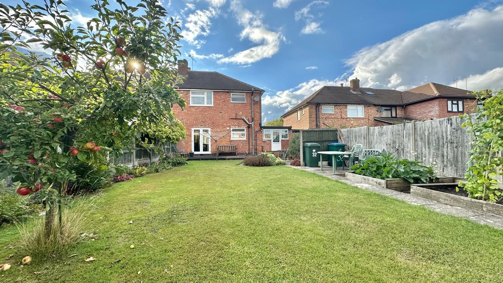 3 bedroom semi-detached house Sold in Coventry - Photograph 21.
