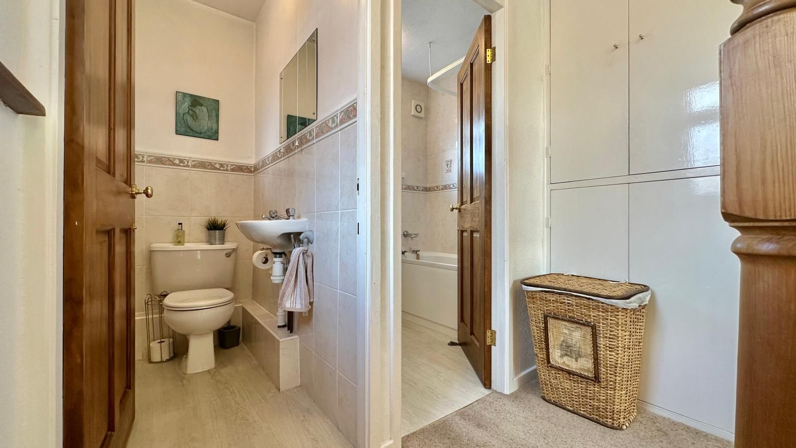 3 bedroom semi-detached house Sold in Coventry - Photograph 20.