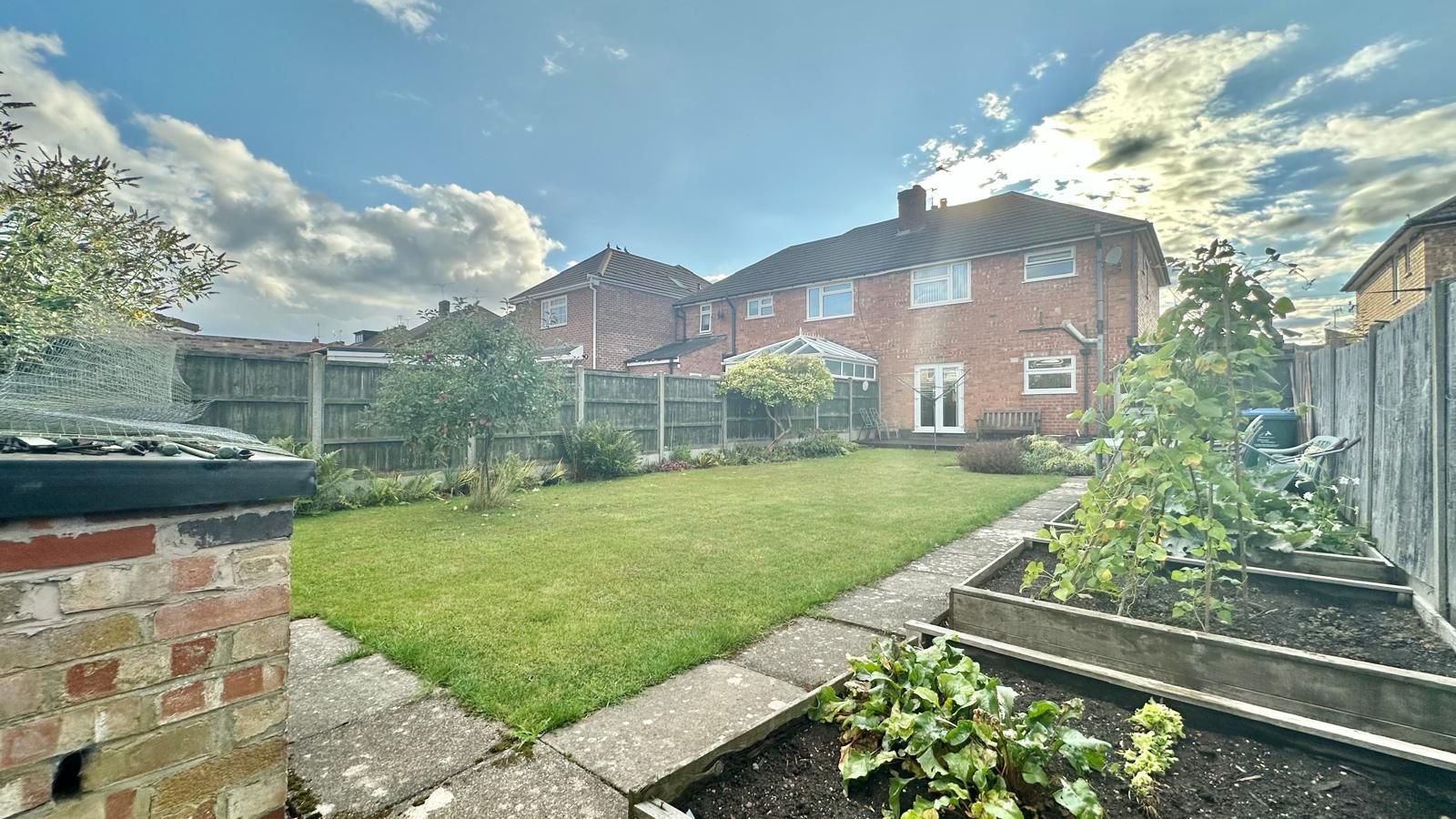 3 bedroom semi-detached house Sold in Coventry - Photograph 22.