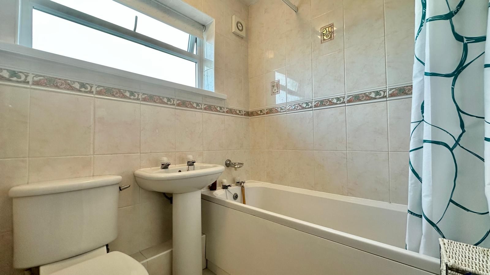 3 bedroom semi-detached house Sold in Coventry - Photograph 19.